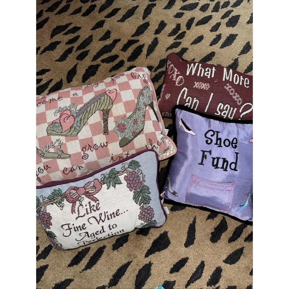 2 Riverdale Decorative‎ Dream Pink Rectangular Accent Pillows+2 Others